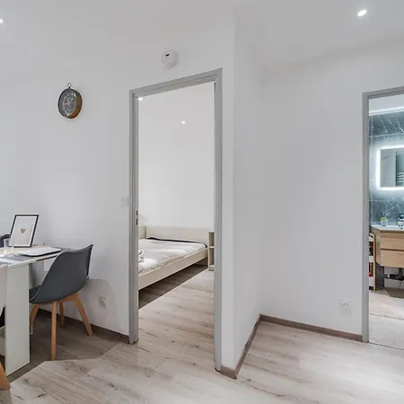 Apartamento Sejour Confort - Proche Gare & Centre - Futuroscope 1 *