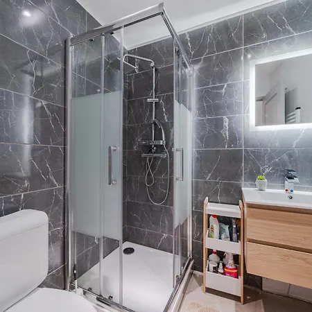 Apartment Sejour Confort - Proche Gare & Centre - Futuroscope 1 *